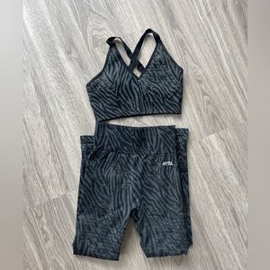 AYBL Evolve Animal Zebra Seamless Leggings and Sports Bra Women’s Size Small